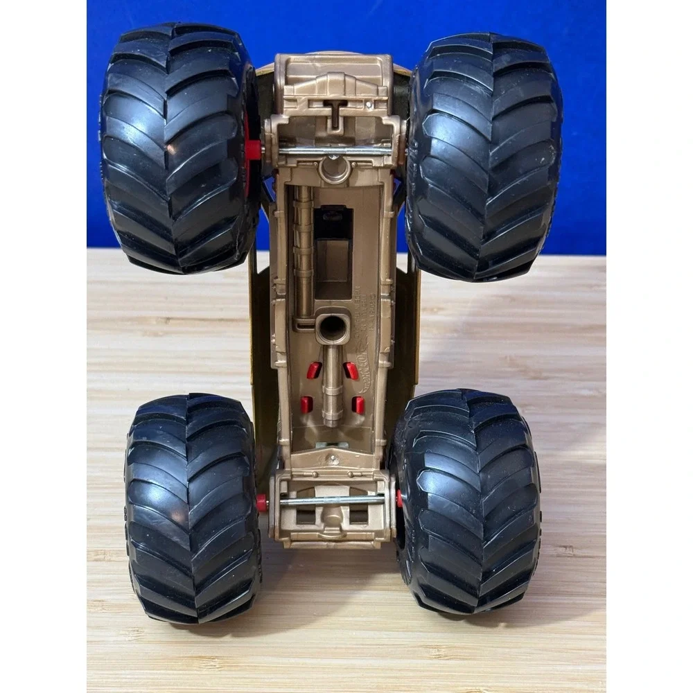 Hot Wheels Monster Truck All Beefed Up Hamburger Diecast 1:24 Scale Gold Red